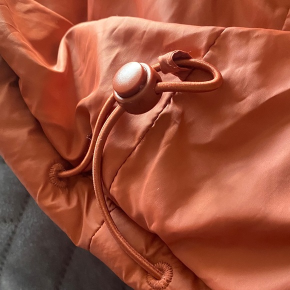 Old Navy Active Women's lightweight Quilted Puffer Jacket in canyon color - Picture 4 of 5